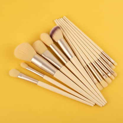 Conjunto de Pincéis de Maquiagem 13 Peças – Com Estojo de Veludo, Cores Sortidas